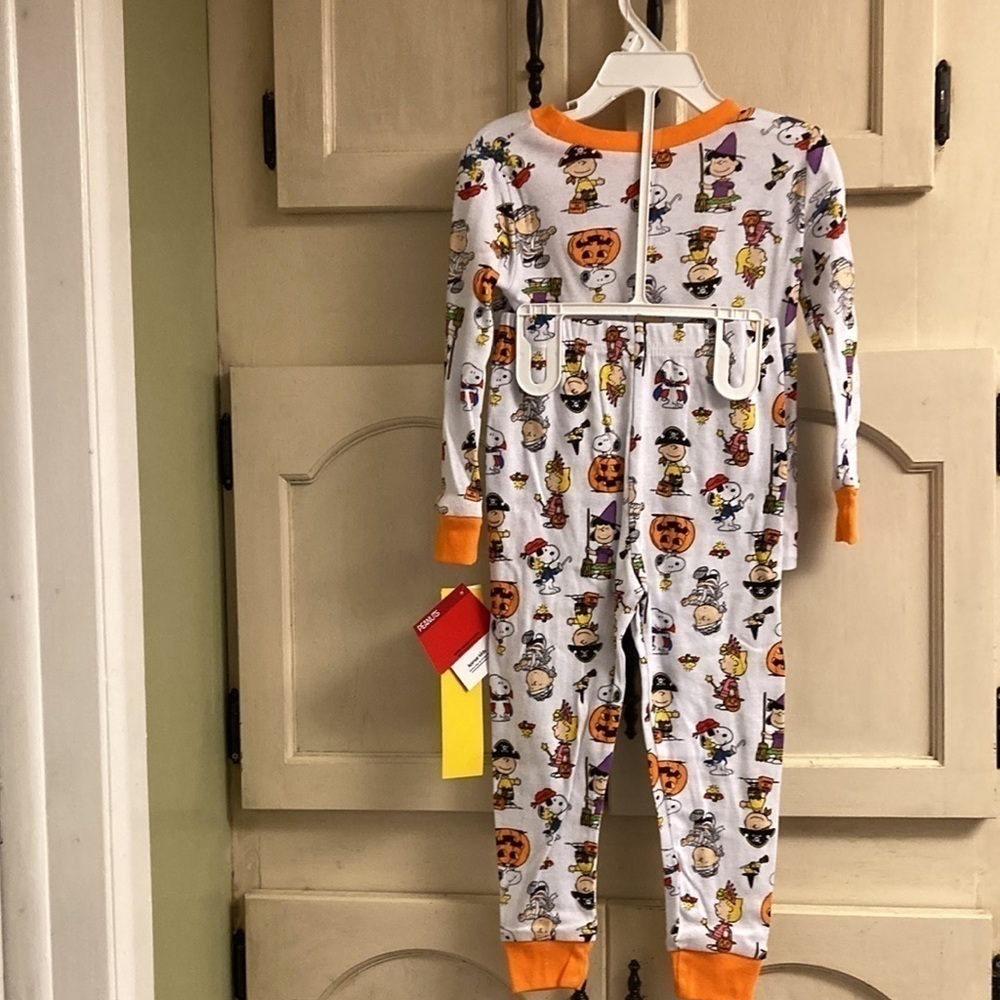 NWT PEANUTS SNOOPY CHARACTERS HALLOWEEN CHILD / KIDS SIZE 4 PAJAMAS - Picture 9 of 9